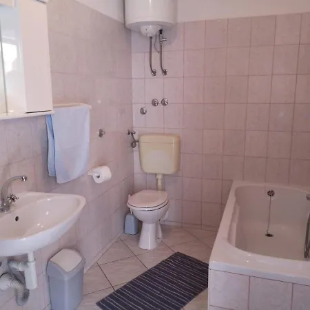 Aprtmani More Camping Trogir