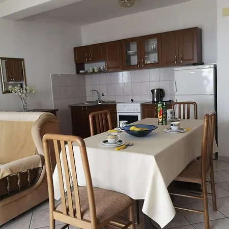 Aprtmani More Camping Trogir